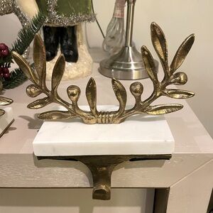 THRESHOLD Studio McGee Gold Leaves Stocking Holder Set